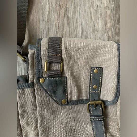 Cargoit Crossbody Travel Bag Cargo Canvas Flap Brown Tan Gray Small Medium - Picture 3 of 13